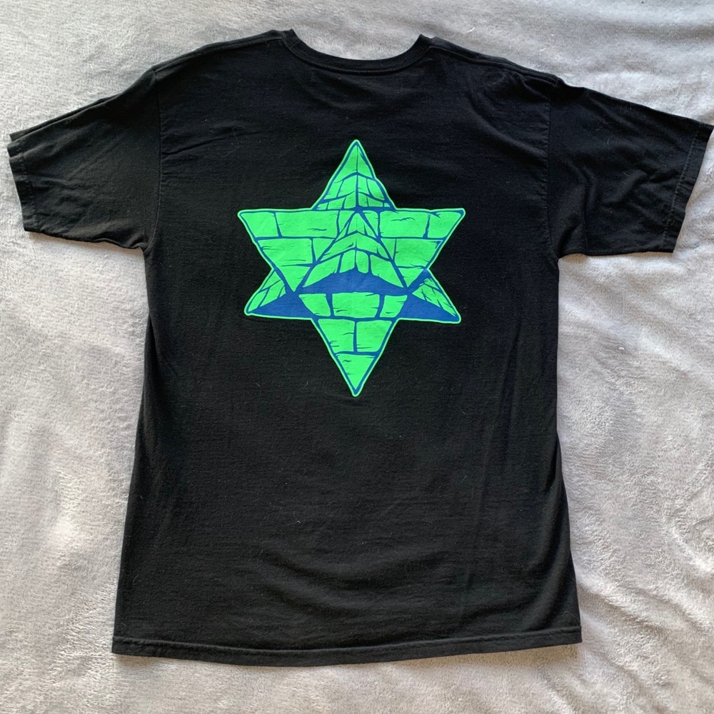 Pyramid Country Star Tetrahedron tee